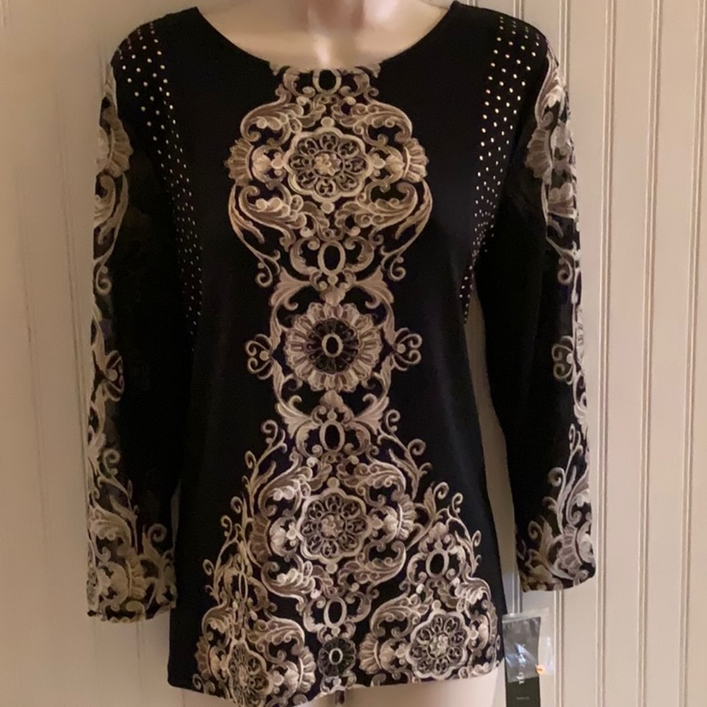NEW Printed Top w/gold sequins around arms.